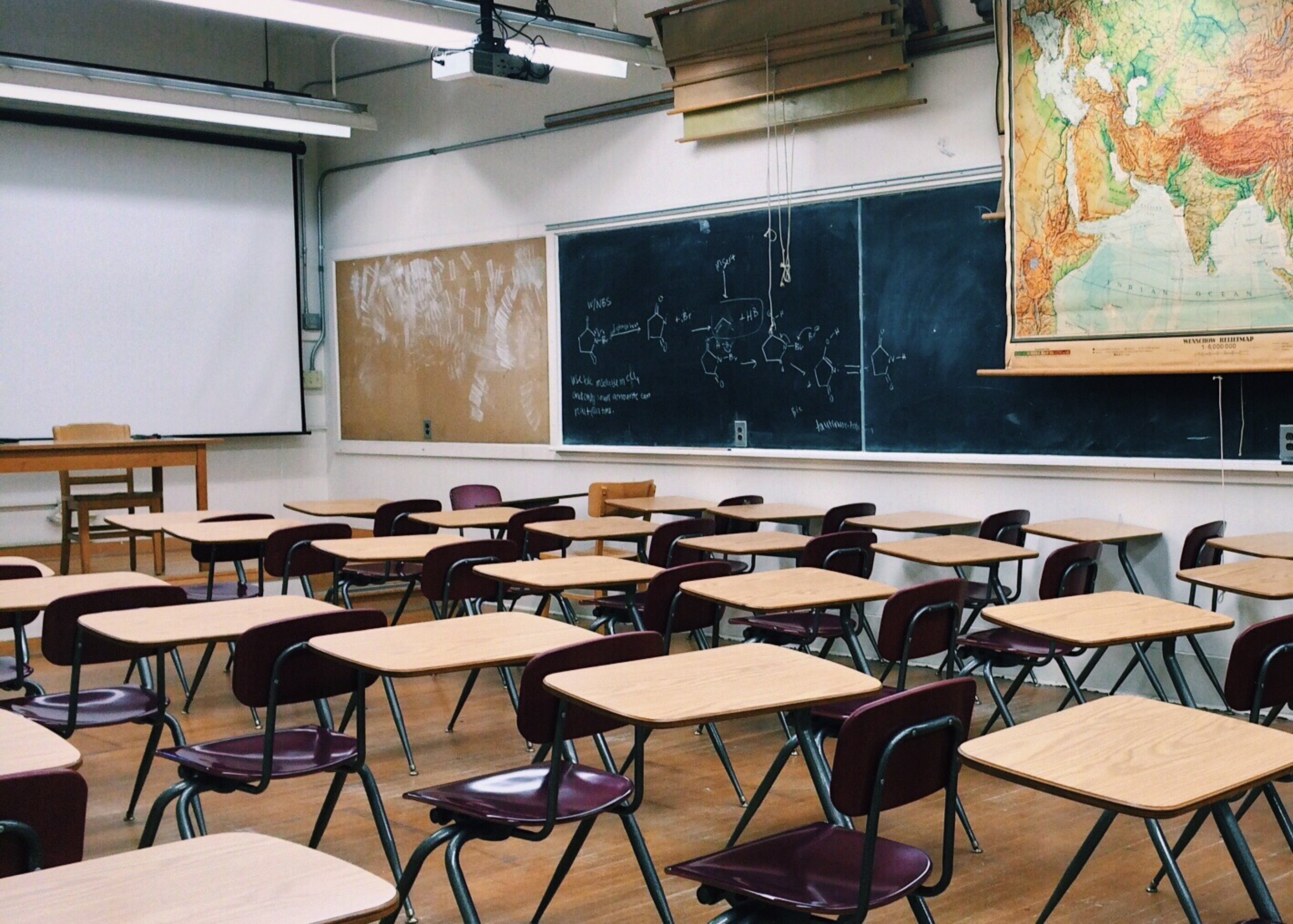 Schülerinnen und Schüler im Schulalltag